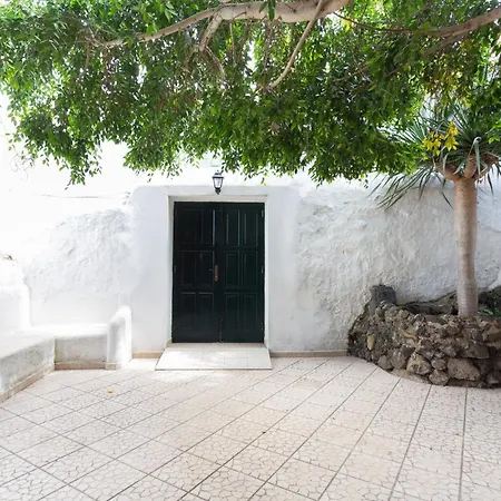 Typical Canary House شاليه